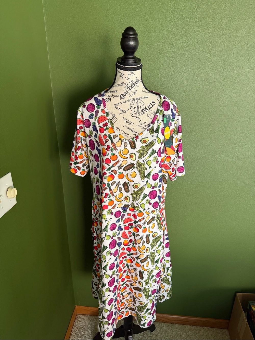BNWT Women's Svaha Midi V-Neck Fruit Print Dress